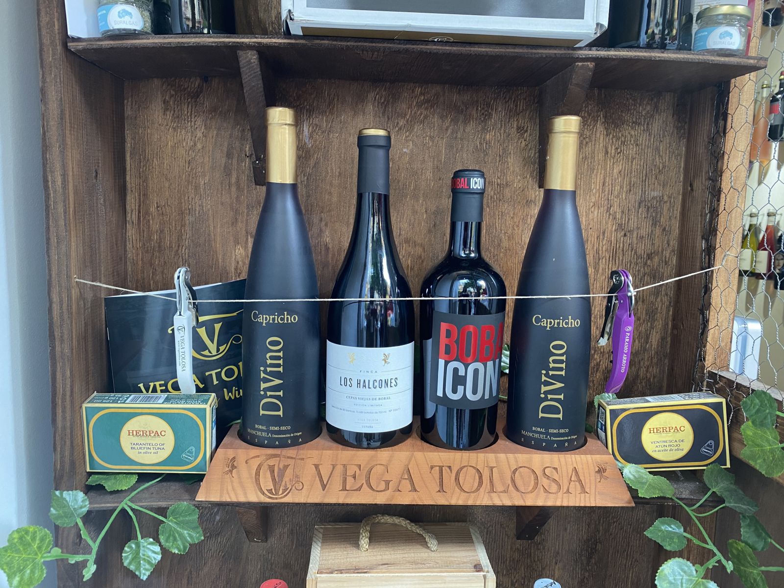 TIENDA DE VINOS SEVILLA. DE SUR A NORTE