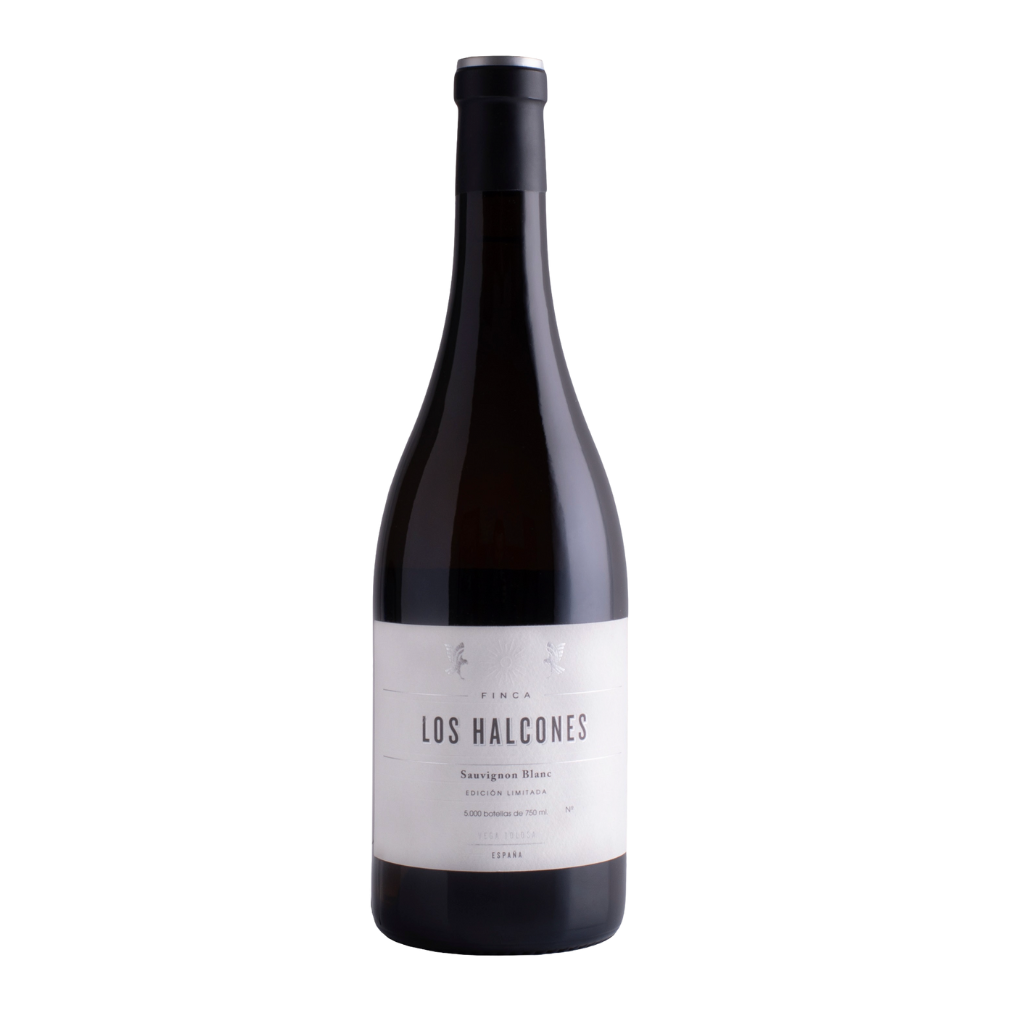 Una elegante botella de vino excelente, etiquetada como Finca Los Halcones Sauvignon Blanc, edición limitada de España.